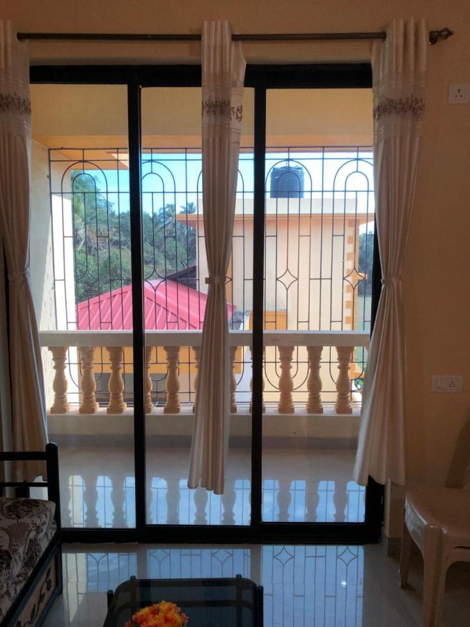 Apartment Field Stone Varca
